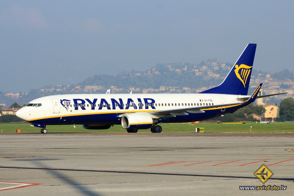Boeing 737-8AS