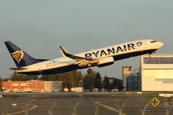 Boeing 737-8AS