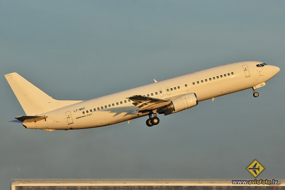 Boeing 737-4Y0