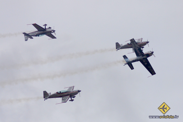 Extra EA-300L
