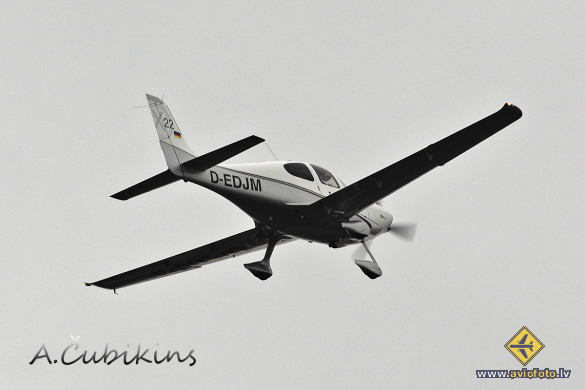 Cirrus SR-22