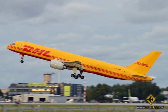 Boeing 757-236(SF)