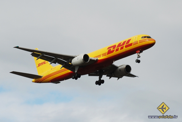 Boeing 757-236(SF)