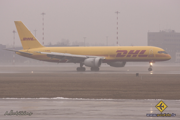 Boeing 757-236(SF)