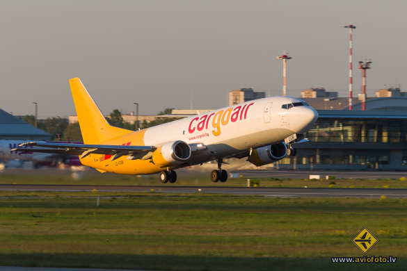 Boeing 737-448(SF)