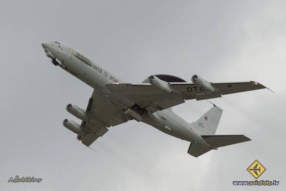 Boeing E-3A Sentry (707-300)