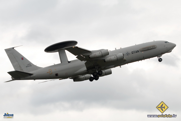 Boeing E-3A Sentry (707-300)