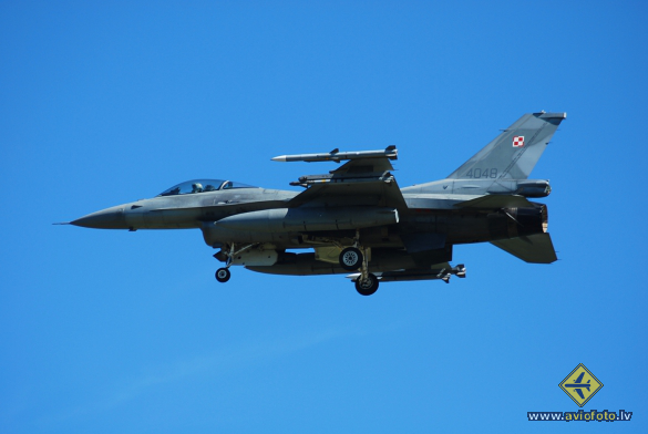 Lockheed Martin F-16CJ Fighting Falcon