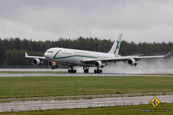 Airbus A340-313X