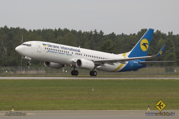 Boeing 737-85R