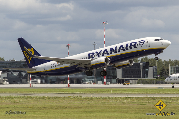Boeing 737-8AS
