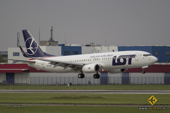 Boeing 737-89P