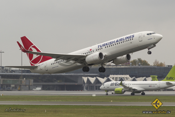 Boeing 737-8F2
