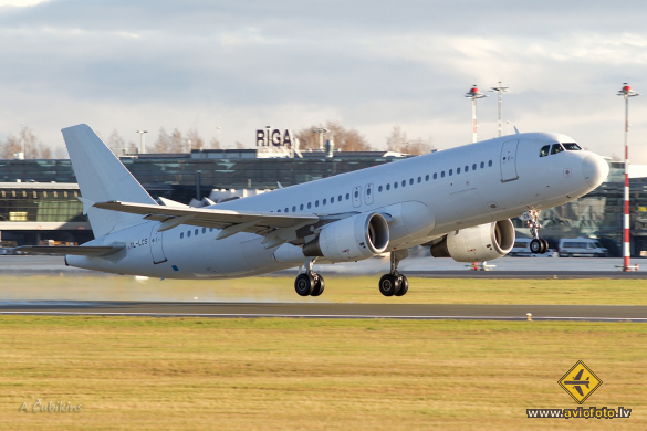 Airbus A320-214