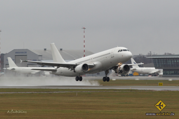 Airbus A320-214