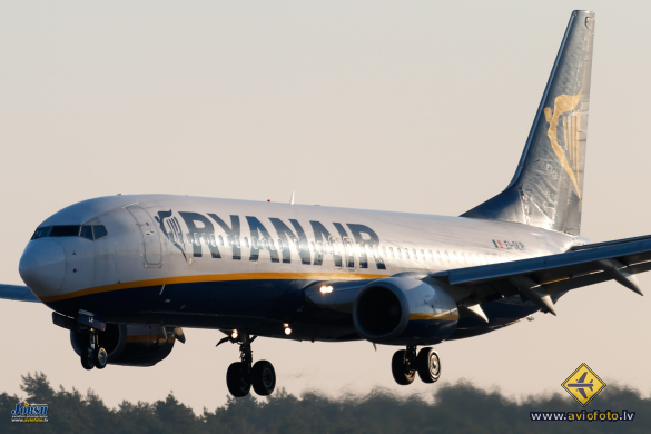 Boeing 737-8AS