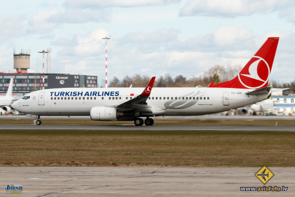 Boeing 737-8F2