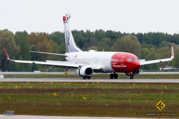Boeing 737-8JP
