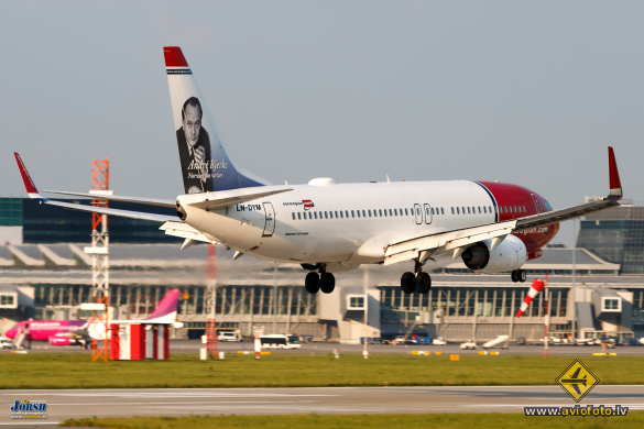 Boeing 737-8JP