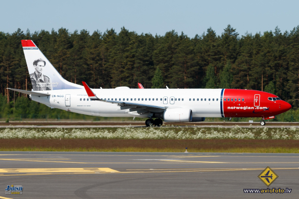Boeing 737-8JP