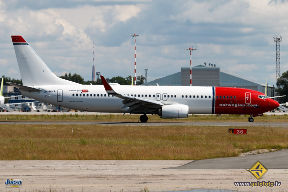Boeing 737-8JP