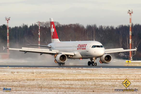 Airbus A320-214