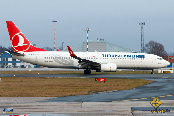 Boeing 737-8F2