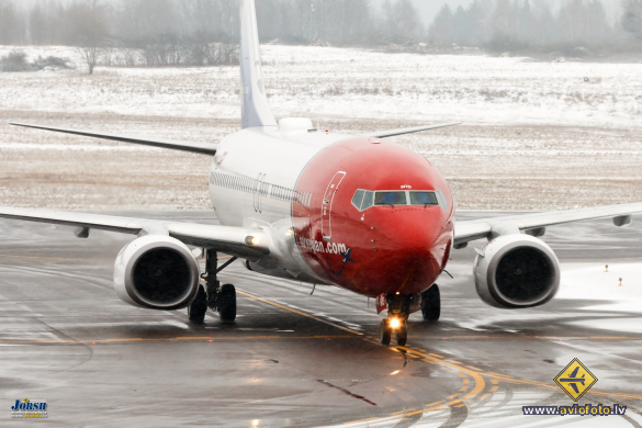 Boeing 737-8JP