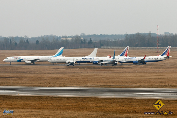 Boeing 737-86R