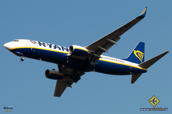 Boeing 737-8AS