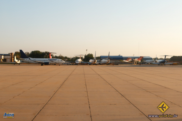 Boeing 737-329