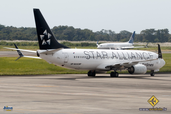 Boeing 737-86N