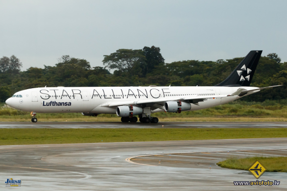 Airbus A340-313X