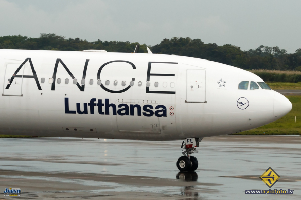 Airbus A340-313X