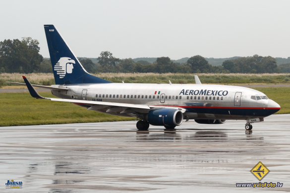 Boeing 737-752