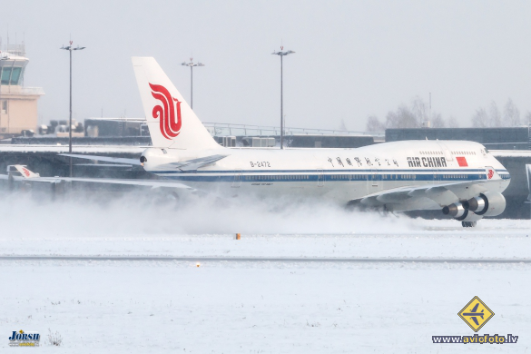Boeing 747-4J6