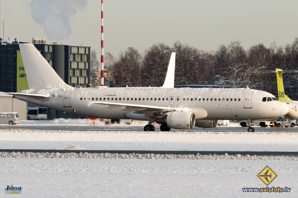 Airbus A320-214