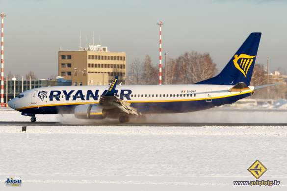 Boeing 737-8AS