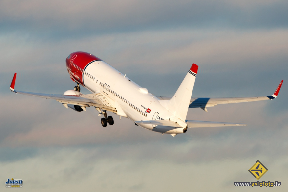 Boeing 737-8JP