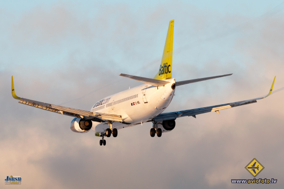Boeing 737-33V