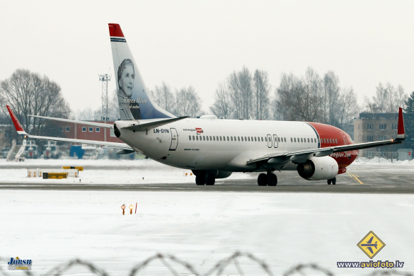 Boeing 737-8JP