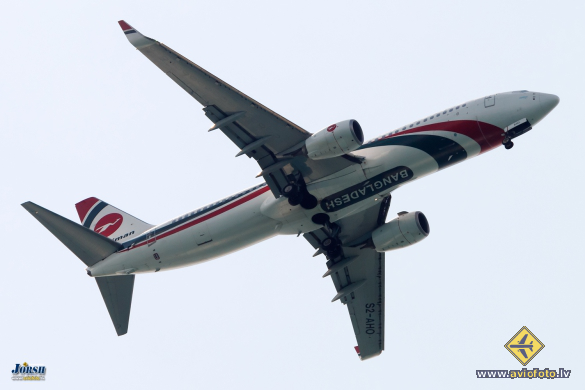 Boeing 737-8E9
