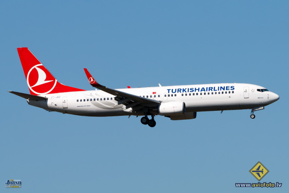 Boeing 737-8F2