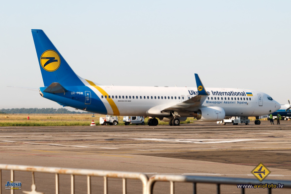 Boeing 737-8KV