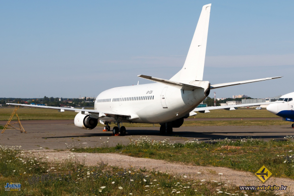 Boeing 737-31S