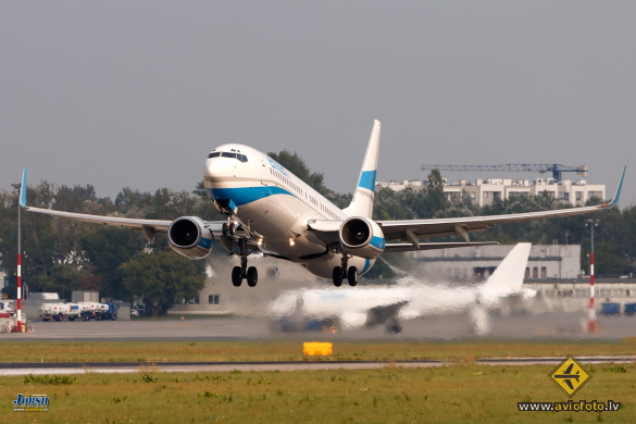 Boeing 737-83N