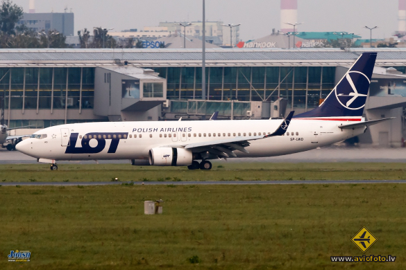 Boeing 737-89P