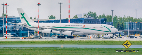 Airbus A340-313X