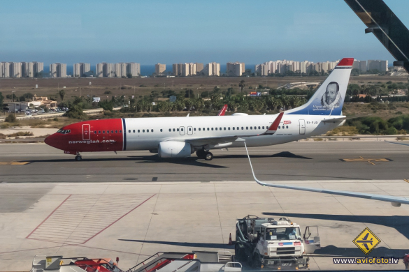 Boeing 737-8JP