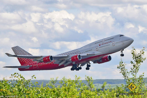 Boeing 747-446